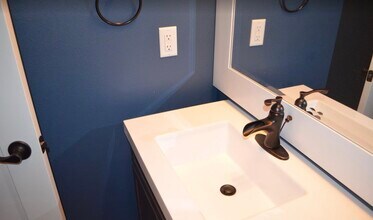 101 S Crystal St, Unit #6 in Lake Crystal, MN - Building Photo - Building Photo