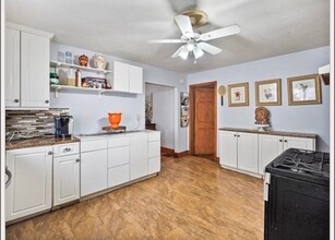 94 Flint St, Unit #1 in Somerville, MA - Building Photo - Building Photo
