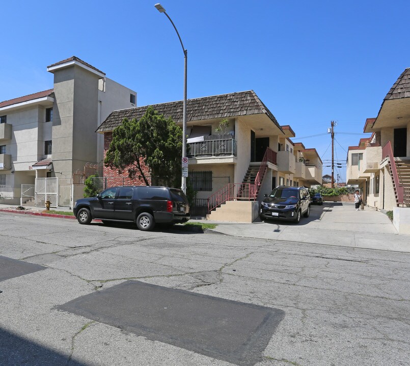 837 S Ardmore Ave in Los Angeles, CA - Building Photo