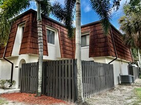 2216 White Pine Cir in Greenacres, FL - Building Photo