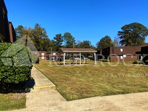 Chateaux Holly Hills in Columbus, MS - Foto de edificio - Interior Photo
