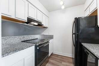 Reserve on Central Townhomes in Bentonville, AR - Building Photo - Building Photo