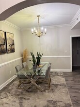 Room in Condo on Peachtree St NE in Atlanta, GA - Building Photo - Building Photo