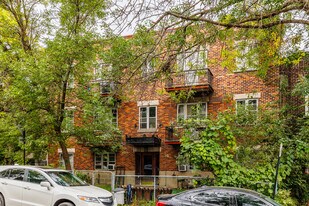 2225 De Hampton Av in Montréal, QC - Building Photo
