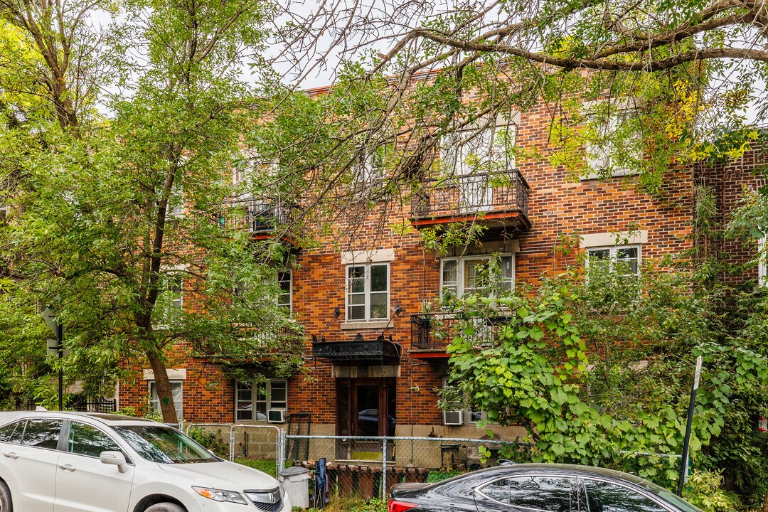 2225 De Hampton Av in Montréal, QC - Building Photo