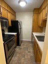 34A E Pembroke Rd, Unit 103 in Danbury, CT - Building Photo - Building Photo
