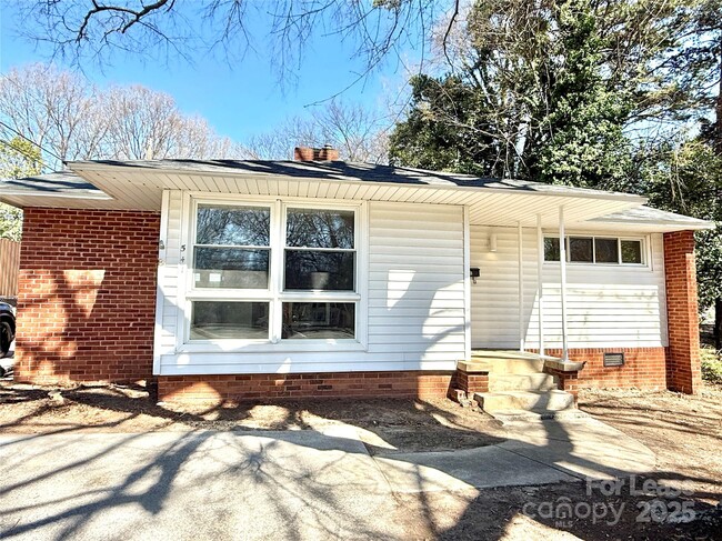 property at 541 E Woodlawn Rd