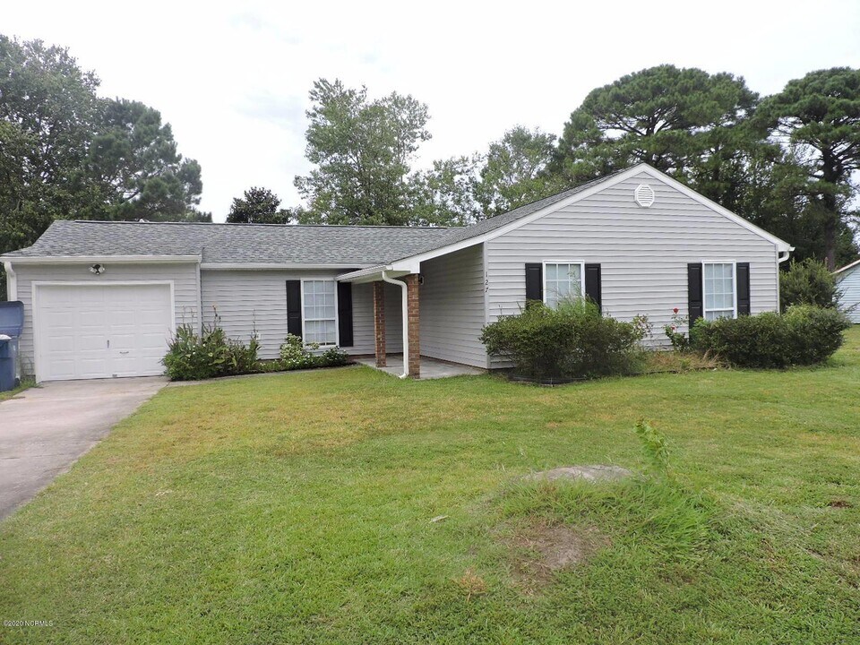 127 Shipman Rd in Havelock, NC - Foto de edificio