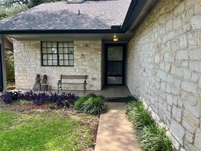1005 Wessex Way in Austin, TX - Foto de edificio - Building Photo