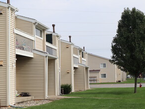 Meadows Apartments in Freeland, MI - Building Photo - Building Photo