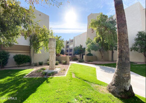 7625 E Camelback Rd in Scottsdale, AZ - Building Photo