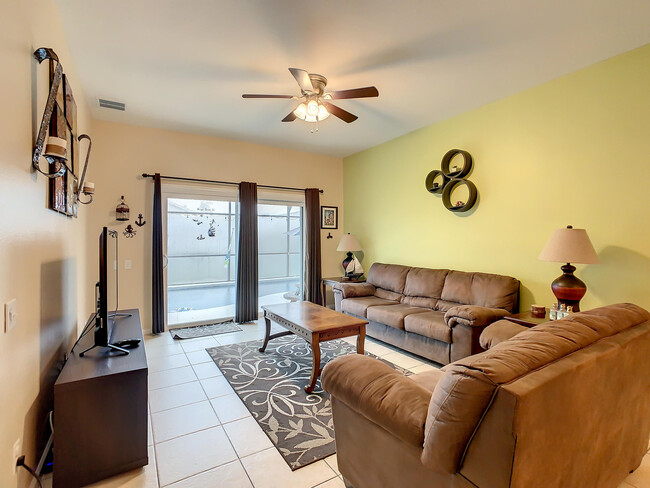 8165 Fan Palm Way in Kissimmee, FL - Building Photo - Building Photo