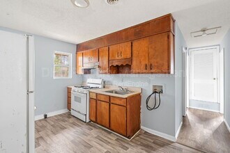 6521 Raymond Dr in Union City, GA - Building Photo - Building Photo