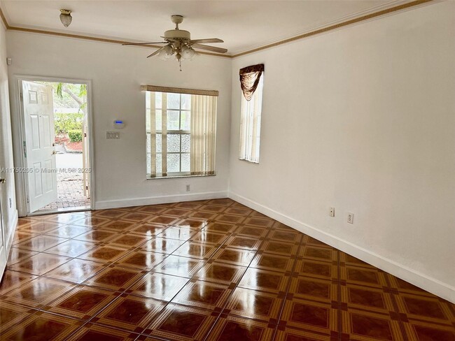 871 NW 170th Terrace in Pembroke Pines, FL - Foto de edificio - Building Photo
