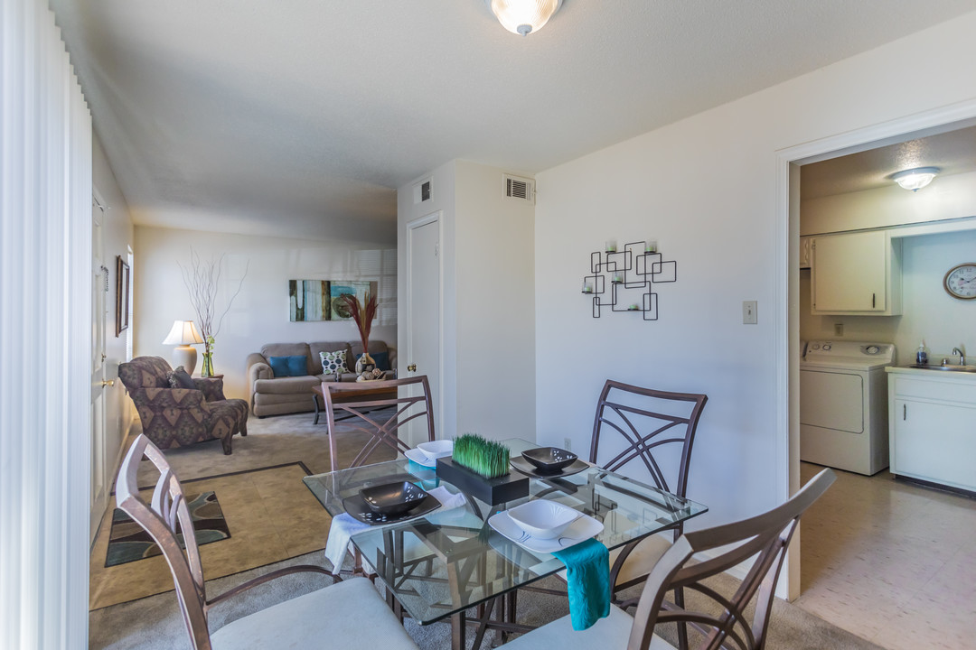 Shadowbrook Townhomes in Memphis, TN - Building Photo