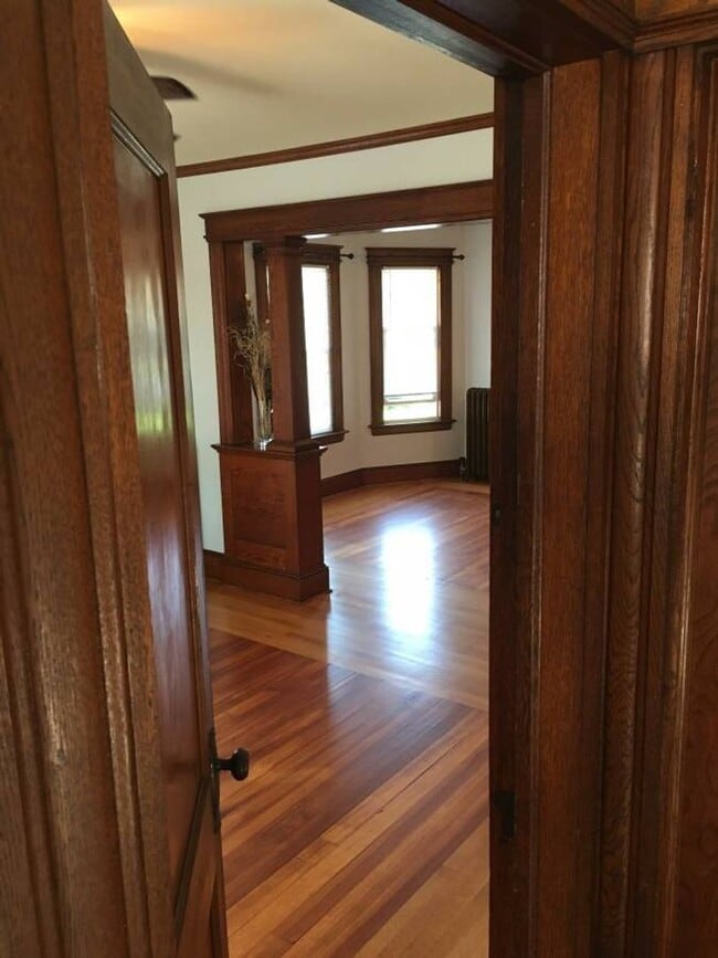 36-38-38 E Cedar St in Newington, CT - Building Photo - Building Photo