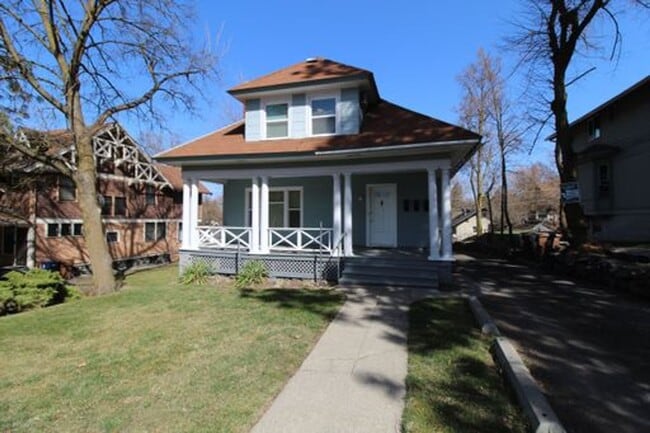 1004 W 12th Ave
