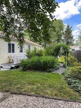 6 Brunetto Grove in Morris, CT - Foto de edificio - Building Photo