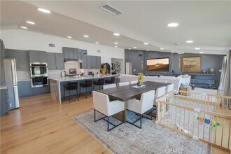 9109 La Alba Dr in Whittier, CA - Foto de edificio - Building Photo