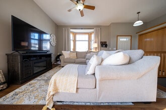 20647 Hampshire Way in Lakeville, MN - Building Photo - Building Photo