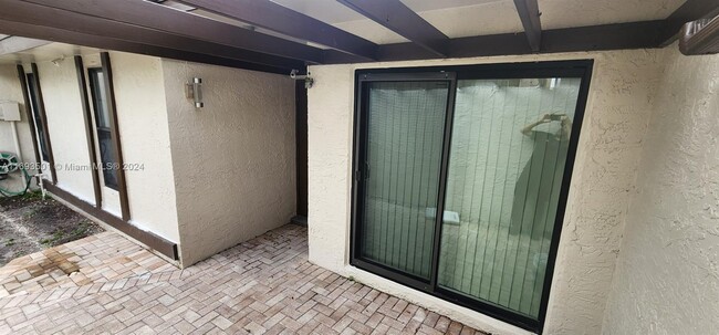 1660 NW 97th Way in Pembroke Pines, FL - Building Photo - Building Photo