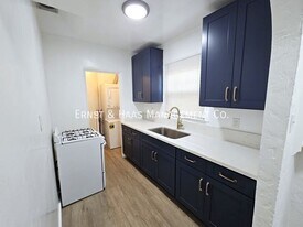 824 Belmont Ave in Long Beach, CA - Building Photo