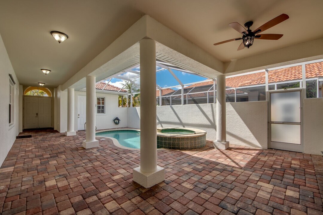 14021 Bently Cir in Ft. Myers, FL - Building Photo