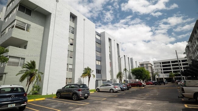 750 NW 43rd Ave in Miami, FL - Building Photo - Building Photo