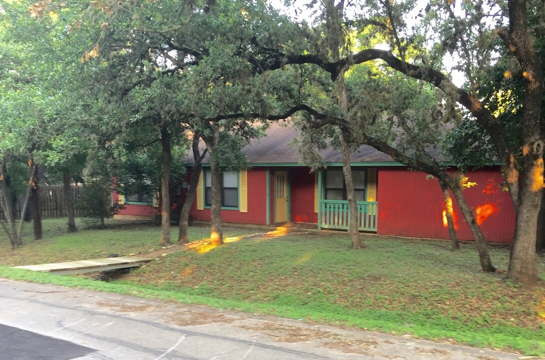 1315 Delmar St in San Marcos, TX - Building Photo