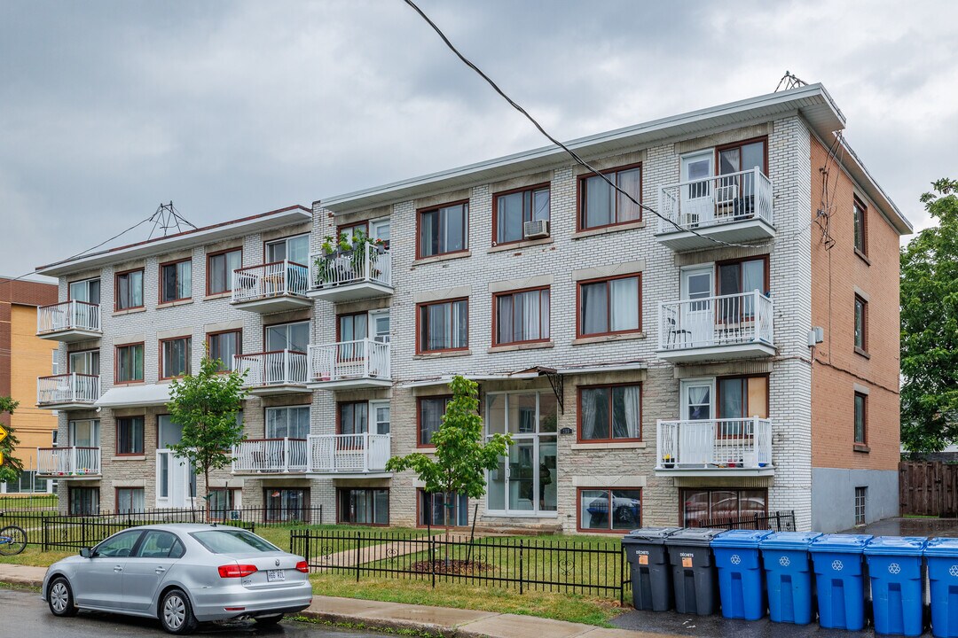 755 81E Av in Laval, QC - Building Photo