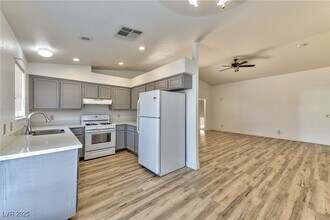 8004 Cetus Cir in Las Vegas, NV - Building Photo - Building Photo