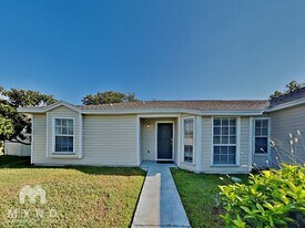 3 Dorset Dr in Kissimmee, FL - Building Photo