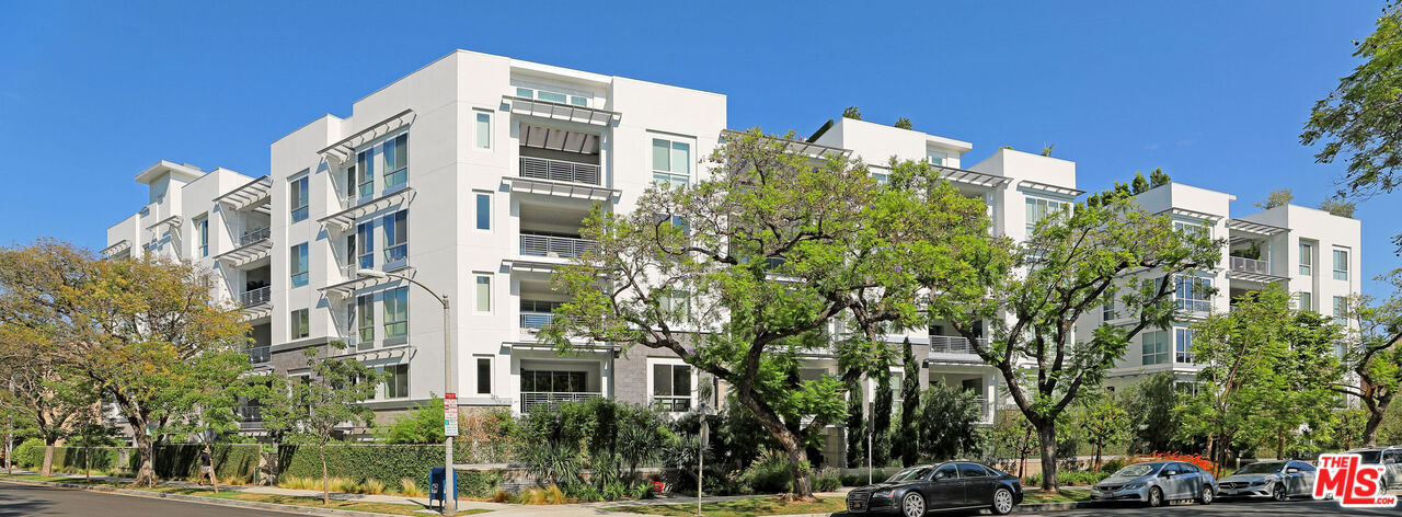 460 N Palm Dr in Beverly Hills, CA - Building Photo