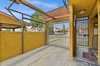 1000 Orange Grove Ave in Glendale, CA - Building Photo - Building Photo