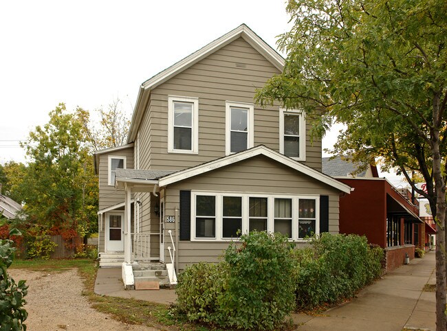 586 7th St W in St. Paul, MN - Foto de edificio - Building Photo