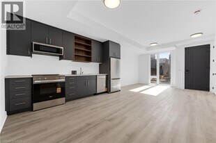 132 EVERETT Cmn in St Catharines, ON - Building Photo