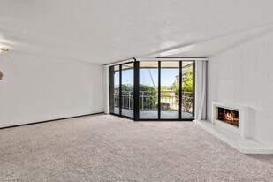 9500 Rainier Ave S in Seattle, WA - Building Photo