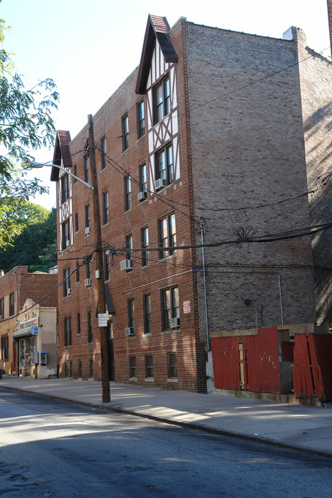 11 Coyle Pl in Yonkers, NY - Foto de edificio