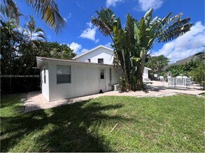624 NE 205th Terrace in Miami, FL - Building Photo - Building Photo