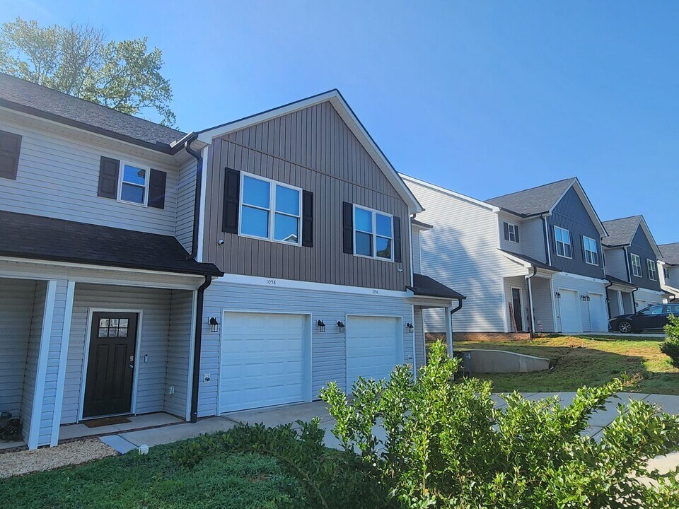 1058 McLain Rd in Kannapolis, NC - Building Photo