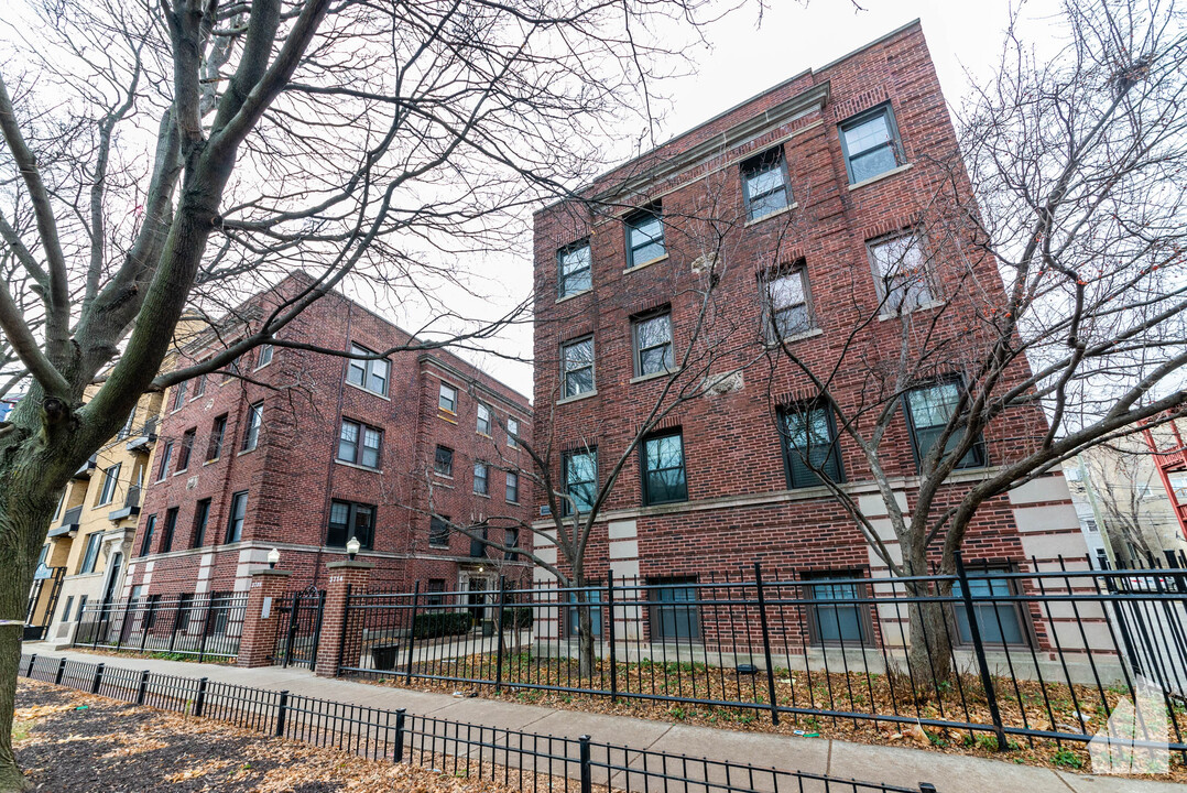 3708 N Sheffield Ave in Chicago, IL - Building Photo