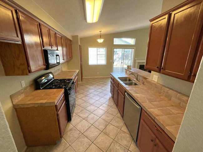 540 W Schulte Rd in Tracy, CA - Foto de edificio - Building Photo