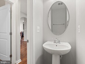 41639 Adamson Dr in Aldie, VA - Building Photo - Building Photo