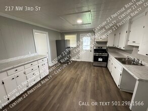 217 NW 3rd St in England, AR - Building Photo - Building Photo
