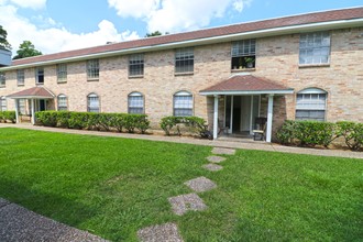 Sherwood Glen in Houston, TX - Building Photo - Building Photo