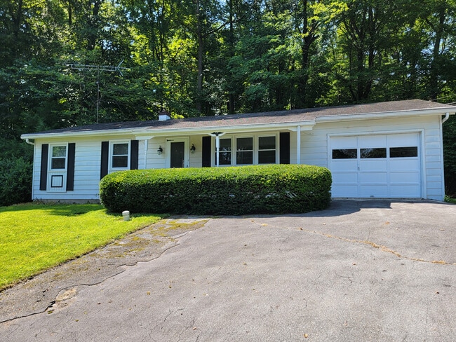 661 Lauschtown Rd in Denver, PA - Building Photo - Building Photo