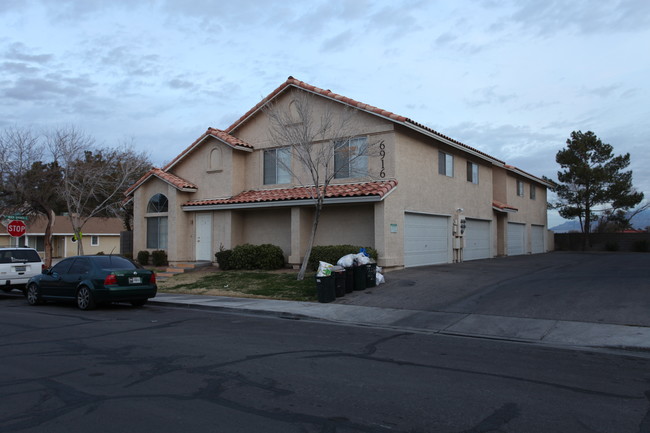 Rainbow Gardens in Las Vegas, NV - Building Photo - Building Photo