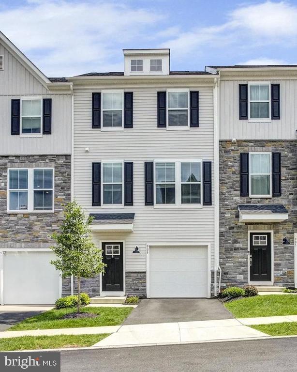 property at 903 Magnolia Ln