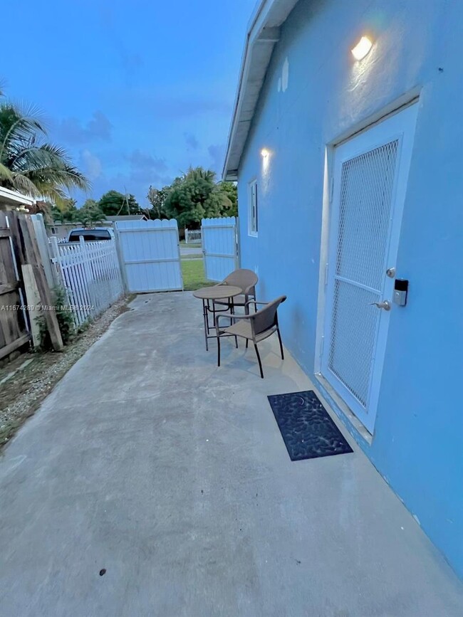 1071 NE 213th Terrace in Miami, FL - Building Photo - Building Photo