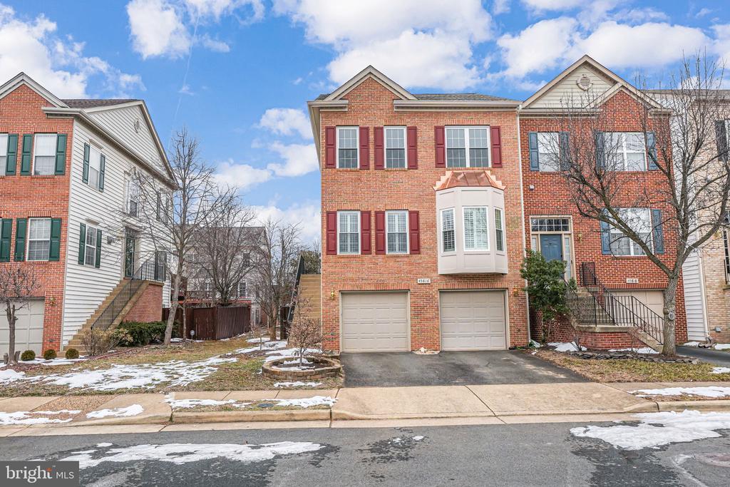 45816 Matador Terrace in Sterling, VA - Building Photo